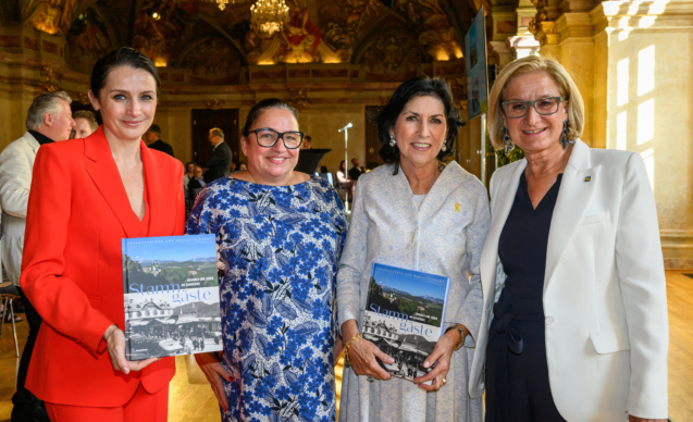 (v.l.) Katarzyna Lutecka, Leiterin des Amalthea Verlages, die Intendantin der Festspiele Reichenau Maria Happel, Autorin Danielle Spera und Landeshauptfrau Johann Mikl-Leitner bei der Präsentation des Buches „Stammgäste: Jüdinnen und Juden am Semmering“ im Palais Niederösterreich. (c) NLK Burchhart